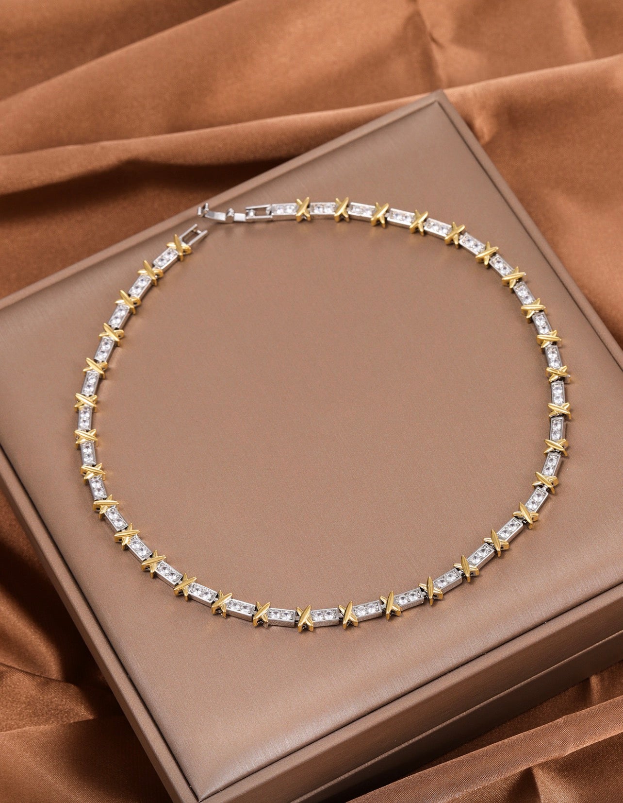 Collana Sixteen Stone